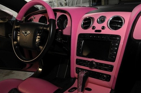 Пэрис Хилтон украсила розовый Bentley