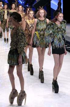 ????????? ??????? (Alexander McQueen) Spring 2010: ?????????????? ?????